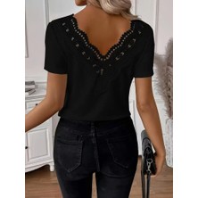 Ag Shoppings Kadın Kısa Kollu V Yakalı Arkası Dantelli Viskon Bluz