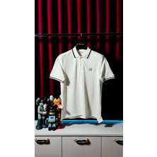 Nakış Logo Detaylı Beyaz Erkek Polo T-Shirt – Zarif Şıklığın ve Konforun Kusursuz Dengesi