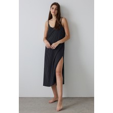 Siyah Çizgili V Yaka Ayarlanabilir Askılı Gecelik