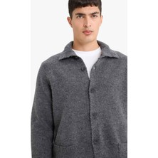 DeFacto Standart Fit Balıkçı Yaka Düğmeli Cepli Triko Hırka E8396AX25CW