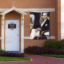 Asilmeydan Koltukta Oturan Gazi Mustafa Kemal Atatürk Şık Takım Elbiseli Poster Bayrak 100 x 150 cm
