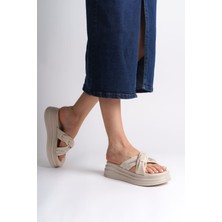 Clara Düz Topuklu Kurdele Desenli Taşlı Kalın ve Ortopedik Taban Kadın Terlik  Ckt - Krem