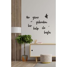 Her Güne Şükreden Bir Kalp ile Başlayan Şık Ahşap Duvar Yazısı Siyah