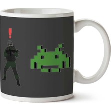 Metal Gear Solid Enemy Soldier Alert Space Invaders Iki Tarafı Baskılı Kupa Bardak