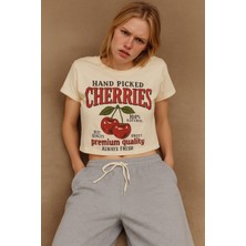 Bisiklet Yaka Oversize Cherries Baskılı T-Shırt
