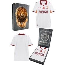 Galatasaray Orijinal 2025/26 Yeni Sezon Beyaz Forma Aslan Baskılı Hediyelik Ahşap Kutulu