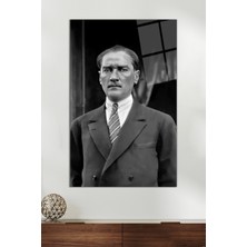 Siyah Beyaz Takım Elbiseli Atatürk Portresi Cam Tablo, Ev Ofis Dekoru, Hediyelik Duvar Dekorasyonu