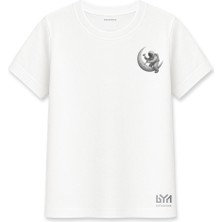 Ay Üzerinde Oturan Astronot Baskılı Beyaz Basic Tişört