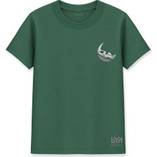 Hilal Üzerinde Uyuyan Astronot Yeşil Basic Tişört