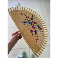 Doğal Bambu Saplı Çiçek Desenli Yelpaze – El Yapımı, Serinletici ve Dekoratif Yaz Aksesuarı
