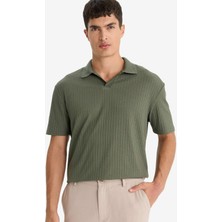 DeFacto Regular Fit Krinkıl Dikey Dokulu Hafif Kumaş Polo Yaka Kısa Kollu Tişört E1207AX25AU