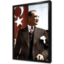Tablosan Türk Bayrağı Önünde Atatürk Çerçeveli Cam Tablo