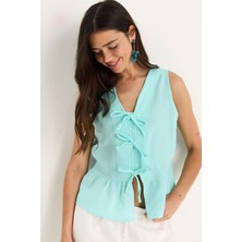 Kadın V Yaka Fiyonk Detaylı Müslin Peplum Bluz G-
