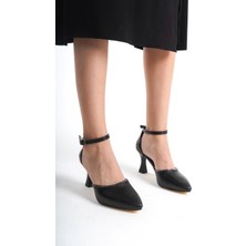 Kadın Mari Siyah Deri Taş Detaylı Bilekten Bağlamalı Topuklu Ayakkabı