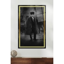 Gold Şeritli Gri Cephede Atatürk Portresi Cam Tablo, Ev Ofis Dekoru Hediyelik Duvar Dekorasyonu