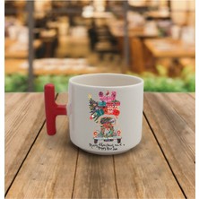 El Yapımı Kırmızı Yılbaşı Temalı T Kupa, Şıklık ve Sevgiyle Dolu!