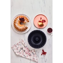 Siyah 26 cm Döküm Kek Kalıbı, Dayanıklı ve Şık Tasarım, Mutfakta Pratik Kullanım