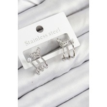 Pirinç Zirkon Taşlı Inci Detaylı Balık Kuyruğu Model Gümüş Renk Kadın Küpe