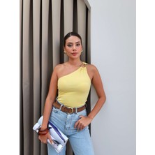 Tek Omuz Aksesuarlı Bluz