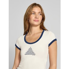 Calvin Klein Ck Kadın TShirt Pamuk Kısa Kol Regular Kesim Beyaz Desenli Şık Stil
