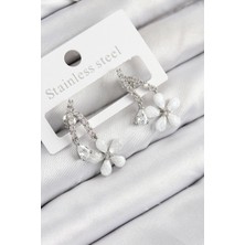 Pirinç Zirkon Taşlı Papatya Model Gümüş Renk Kadın Küpe