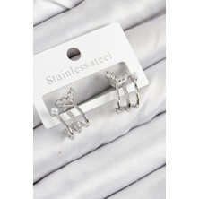 Pirinç Zirkon Taşlı Inci Detaylı Balık Kuyruğu Model Gümüş Renk Kadın Küpe