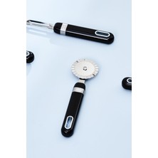 Siyah 18,4 cm Hamur Kesici, Pratik ve Şık Mutfak Aracı