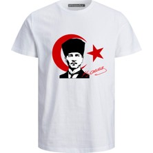 Atatürk ve Bayrak Baskılı Imzalı 30 Nisan Pamuklu Yumuşak Beyaz T-Shirt