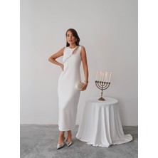 Mona Taş Detay Atlas Kumaş Uzun Elbise