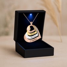 Işıklı Kutuda Dört Isimli Kişiye Özel Kalpler Gümüş Kolye