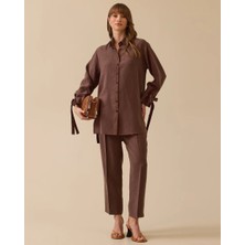 1003 Önden Düğmeli Yandan Yırtmaçlı Kolları Bağlama Detaylı Pamuklu Gömlek 10002511211003 #06-25#