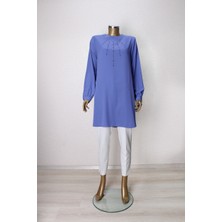 61098 Önden Taş Işlemeli Kol Uçları Düğmeli Rahat Kesim Tunik Qys Tunik 61098 #23-063