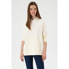 U.S. Polo Assn. Kadın Krem Yırtmaçlı Kapüşonlu Sweatshırt 50313611-VR256