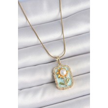 316L Çelik Gold Renk Zincir Mavi Mineli İncili Papatya İşlemeli Portre Model Kadın Kolye