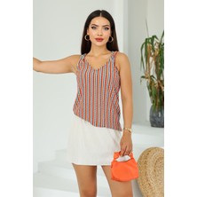 Lupinn Moda Kadın Renkli Çizgili Askılı Bluz – V Yaka, Halka Askı Detaylı, Yazlık ve Rahat Kombin Parçası