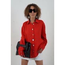 Kırmızı Düğme Detay Naturel Keten Gömlek