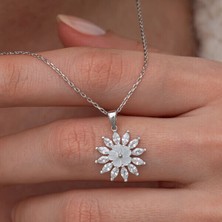 Manolya Çiçeği Zirkon Taşlı  925 Ayar Gümüş Kadın Kolye