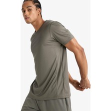 DeFacto Slim Fit Dar Kesim Bisiklet Yaka Çabuk Kuruyan Nefes Alabilen Esnek Kumaş Baskılı Sporcu Kısa Kollu Tişört E9318AX25AU