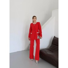 By Kadriye Yılmaz Dienge Taş Yaka Cep Detaylı Takım Kırmızı