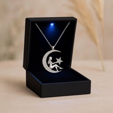 Işıklı Kutuda Ay Perisi Gümüş Kolye