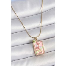 316L Çelik Gold Renk Zincir Pembe Mineli Incli Çiçek Işlemeli Portre Model Kadın Kolye