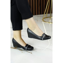 Erkan Saçmacı Colel Siyah Metal Detaylı Yuvarlak Burun Dolgu Topuklu Günlük Ayakkabı