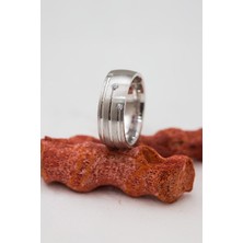 Çizgi Motifli Zirkon Taş Süslemeli Gümüş Bayan Alyans