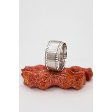 Ortası Ağaç Kabuğu Desenli Rodyumlu Bayan Gümüş Alyans