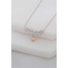 Rose Renk Çiçek Motifli Kalp Harfli Gümüş Bayan Kolye