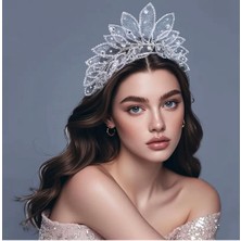 Tül Yaprak Detaylı Işıltılı Gelin Tacı – Kristal Taşlı Zarif Model