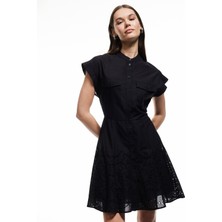 Mini Düğmeli Fisto Detaylı Hakim Yaka Kolsuz Gömlek Elbise