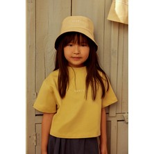 Sarı Nakış Detaylı Hafif Kısa Kesim Tshirt