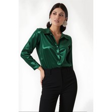 Hazelin Kadın Zümrüt Yeşili Hafif Dökümlü Saten Yüzeyli Gömlek HZL22W-BD139641