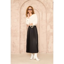 Giyim Odası Kadın Siyah Deri Görünümlü Uzun Etek Lastikli Bel Tasarımı ile Rahat Kullanım Sunar